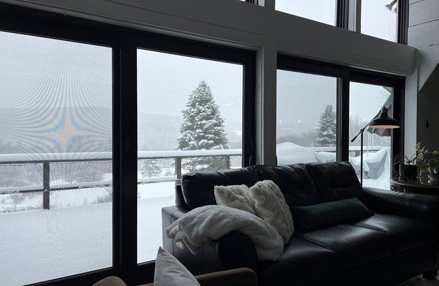 Spacious Country Getaway - 7 Bdr, 8 Bth, Swim, Ski, Hot Tub, Pets Kids ok
