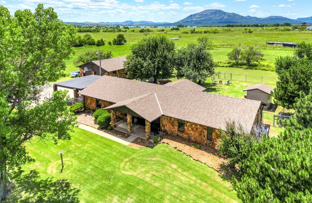 Spacious Country Home Near Ft Sill & Medicine Park