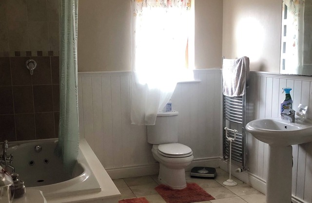 Spacious country house with parking , just outside of Tralee town