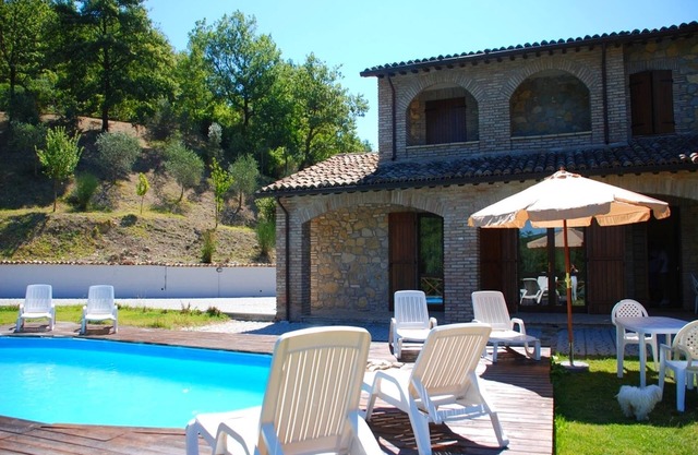Casa de vacaciones en Valtopina con jardín