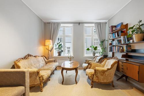Spacious & Cozy Hideaway with Central Location