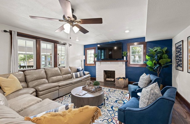 Spacious & Cozy near Downtown ~ HotTub ~ Game Room