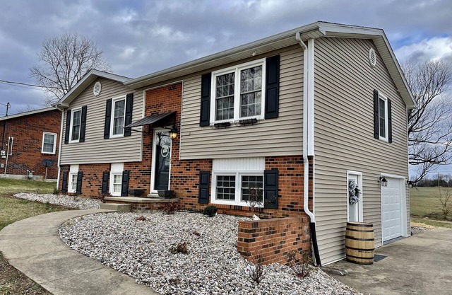 Spacious cozy renovated home Bourbon Trail