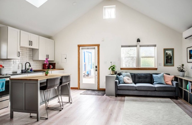 Spacious Cozy Studio Close to Everything