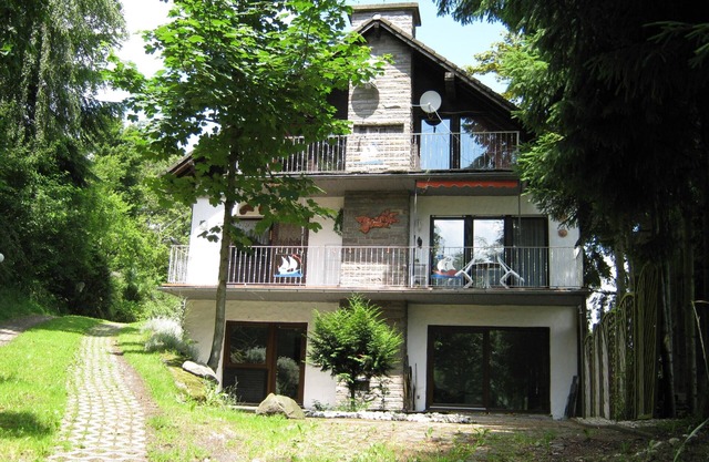 Amplio apartamento de 3 estrellas en Vulkaneifel, se admiten mascotas.
