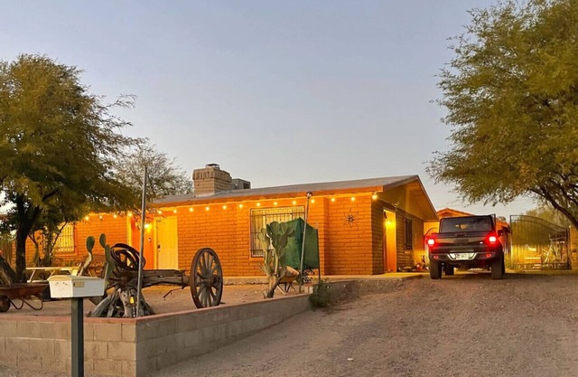 Spacious Desert Getaway ~ Scenic Views ~ Hammock!