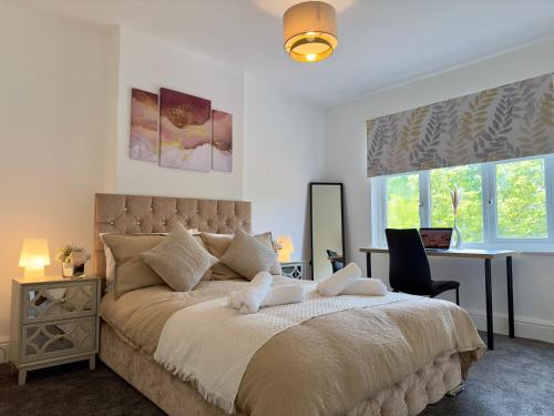 Spacious Detached Home with Ample Parking on the Private Drive