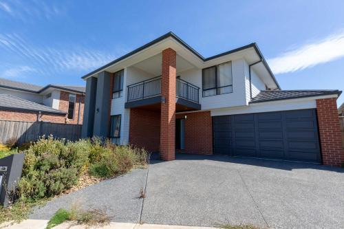 Spacious Double Story Family House with Amazing City Views
