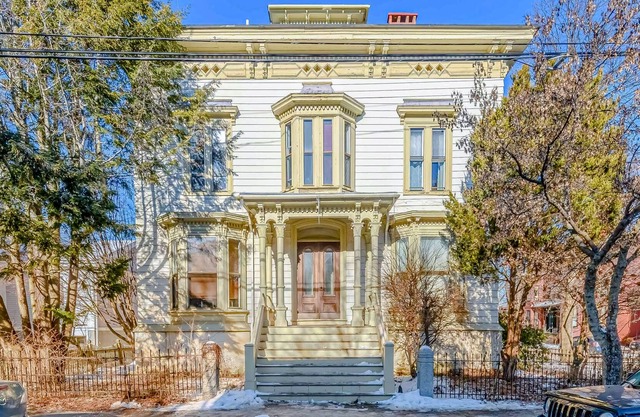 Spacious downtown apartment with historic charm, natural light, AC & W/D access
