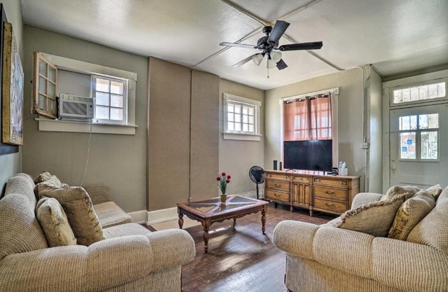 Spacious Downtown El Paso Apt about 1 Mi to UTEP