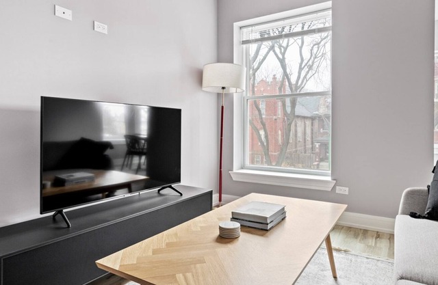 Spacious Edgewater 3BR nr Loyola & Red Line, by Blueground