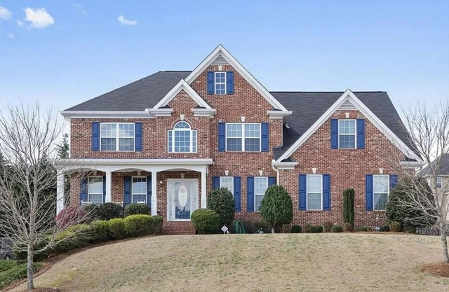 Spacious Executive 4-bedroom home in quaint Douglasville