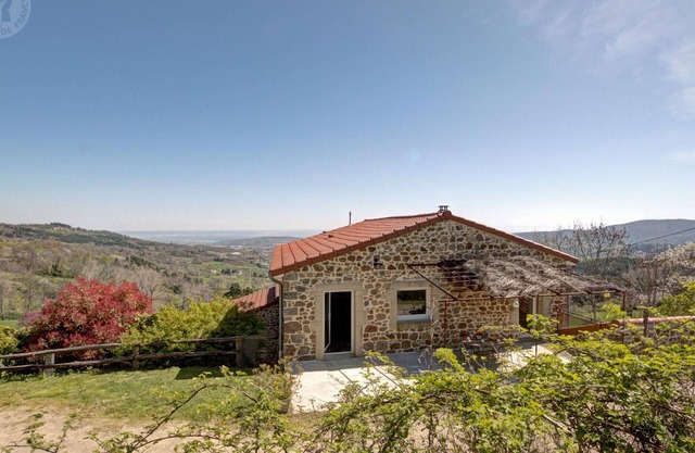 Cabaña familiar espaciosa con WiFi en entorno tranquilo