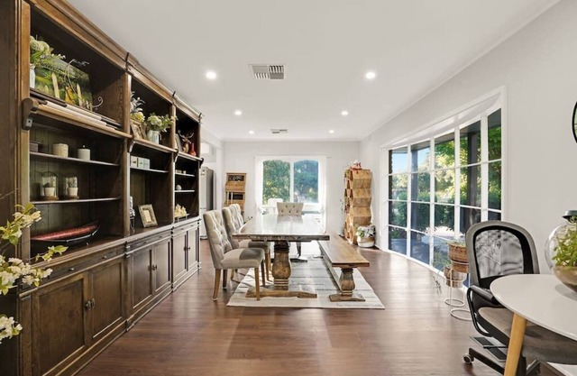 Spacious Family Home in the heart of Wheelers Hill