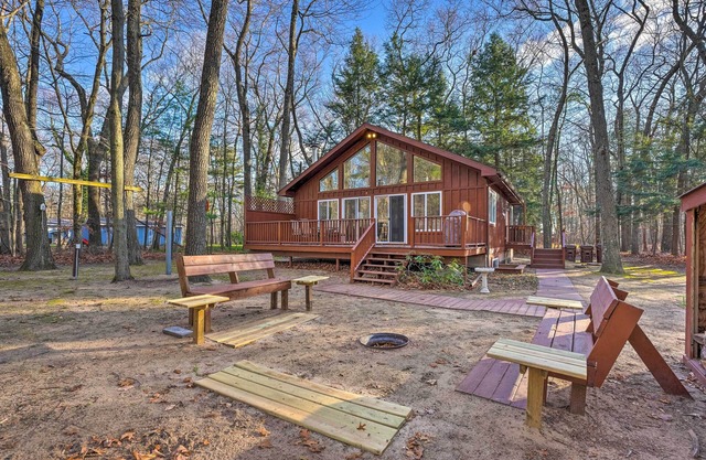 Spacious Family Escape: Walk to Lake Michigan!