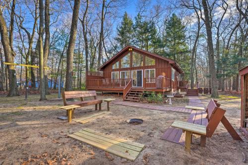 Spacious Family Escape Walk to Lake Michigan!