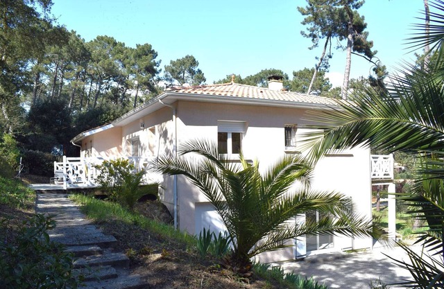 Amplia villa familiar con terrazas a 500m del lago