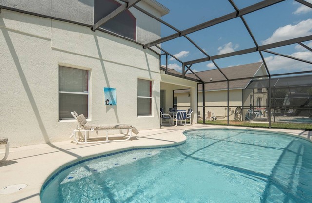 Hermosa casa moderna de 5 dormitorios situado en una finca cerrada, cerca de Disney!