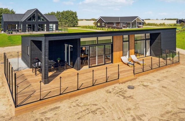 Spacious, family-friendly vacation home with a modern ambience and a view of the Limfjord.