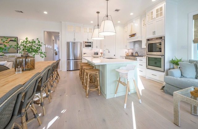 Spacious Family Getaway / Steps to Beach / Sleeps 14 / Elevator + Full Amenities