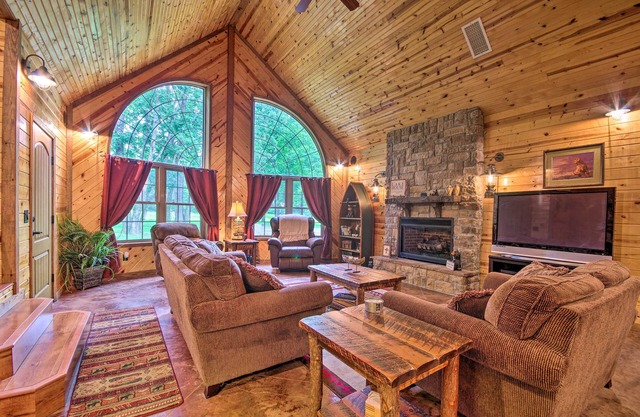 Spacious Family Home w/ Fire Pit by Norfork Lake!