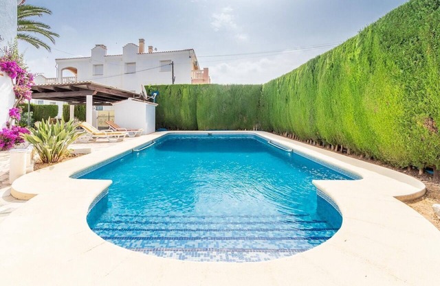Spacious family home with Airco, private 5x10m pool, sandy beach 300m, free WiFi