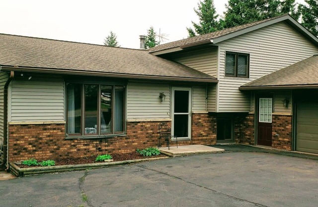 Spacious family home with quick & easy access to outdoor trails.