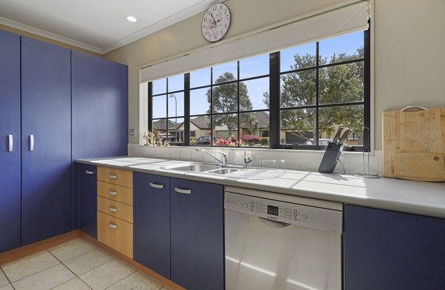 Spacious Family Home -Fully Fenced Yard