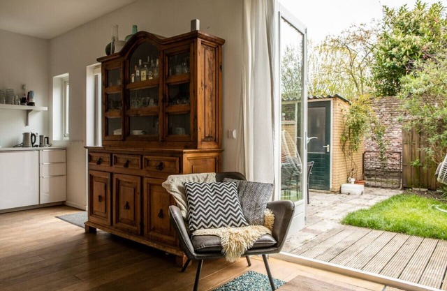 Spacious family home incl bikes. Close to train station.