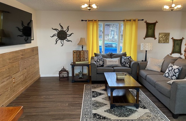 Spacious family home with luxe beds, fenced in back yard, heart of town!