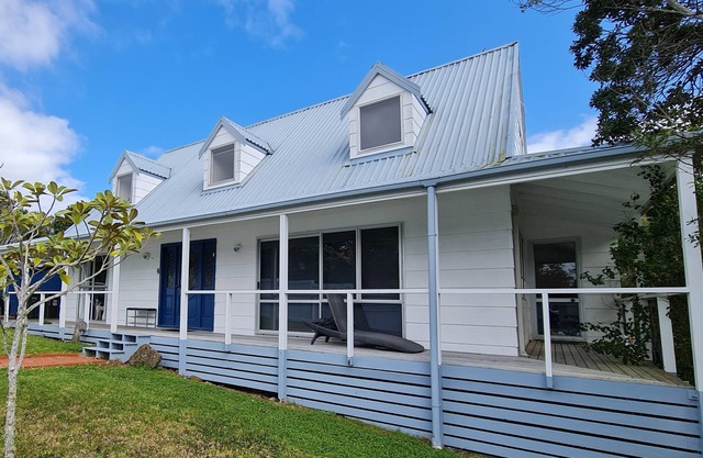 Spacious Family Home with deck & garden. Short walk to the beach.