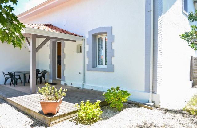 Spacious family house 100m² for 6 people - near Mimizan center