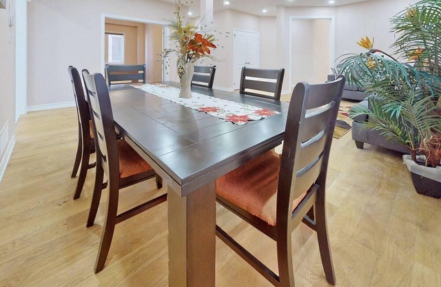 Spacious family house near Simcoe Lake