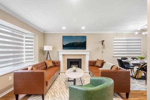 Spacious Family Retreat Central to YVR and Downtown