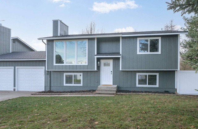 Spacious Family Villa only 13 mi from Silverwood!