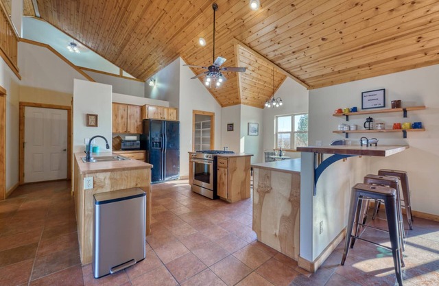 Spacious Farm House with Stunning Mountain Views