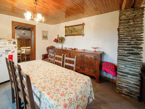 Spacious Farmhouse Retreat, cleaning included