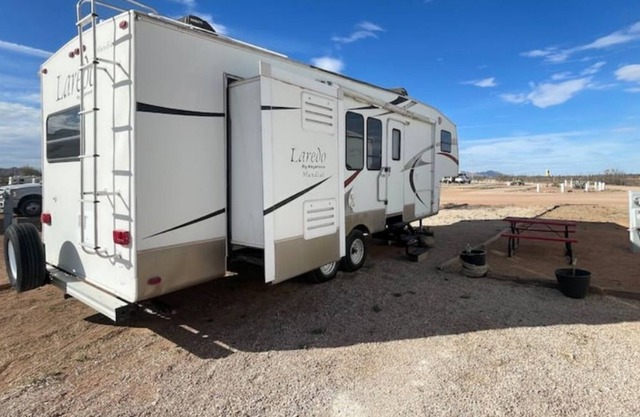 Spacious Fifth Wheel RV