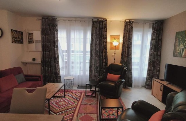 Spacious flat close to the railway station