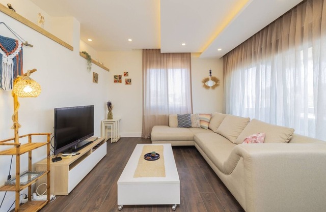Spacious Flat w Balcony 3 min to Beach in Antalya