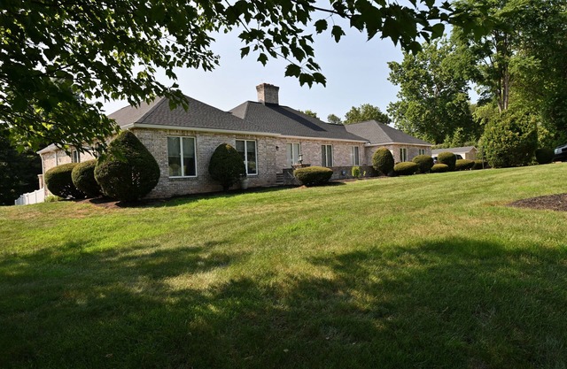 FARMHOUSE two minutes from Hershey Park