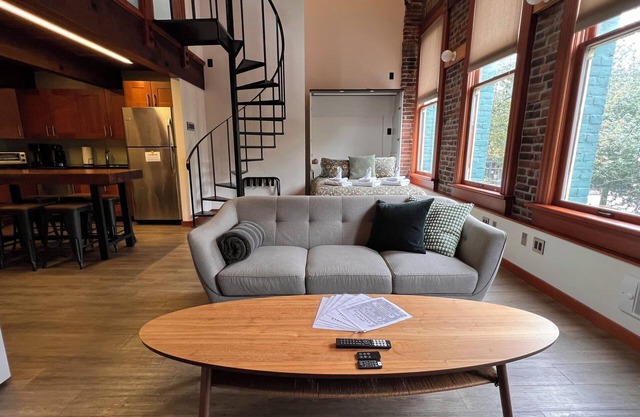 Spacious Gastown Loft with 20ft ceiling