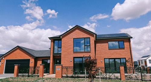 Spacious Getaway in Cambridge - 4 Bedrooms House with 3 bathrooms