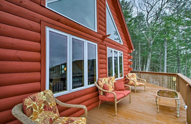 Spacious Gilford Retreat with Deck 2 Mi to Skiing!