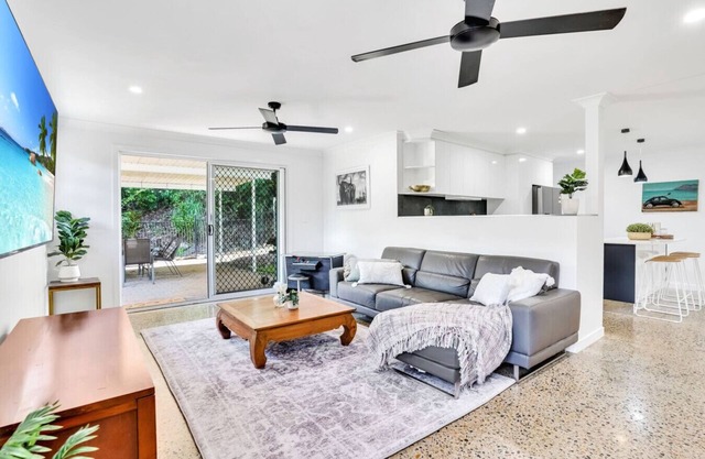 Spacious Ground-Floor Escape: Your Private 3-Bedroom Getaway Near Nature & Local Attractions