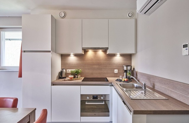 Spacious holiday apartment for 10 people