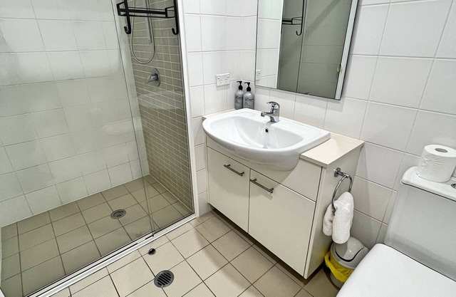 Spacious & High in the Sky - 1bd 1bth Apt