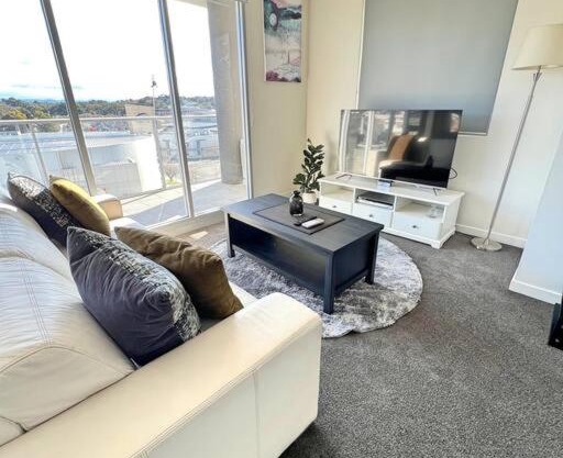 Spacious & High in the Skyplaza - 1bd 1bth Apt