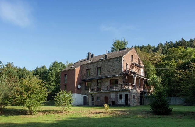 Gran casa para grupos junto al río Amblève con jardín