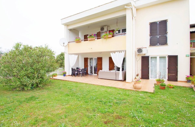 Cómodo apartamento en el suburbio de Pula, Valdebek